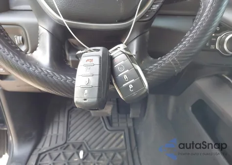 2020 Ram 1500 Big Horn 4X4 6'4 Box z USA, uszkodzony, nr VIN 1C6SRFBT3LN281136